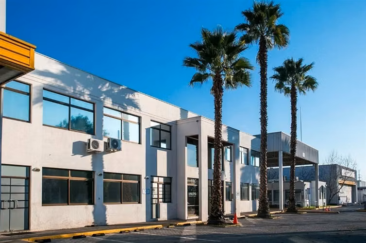 Bodega con oficinas en Arriendo en sector Costanera Renca