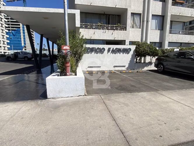 Dpto con Laguna Macul- Metro Carlos Valdovinos