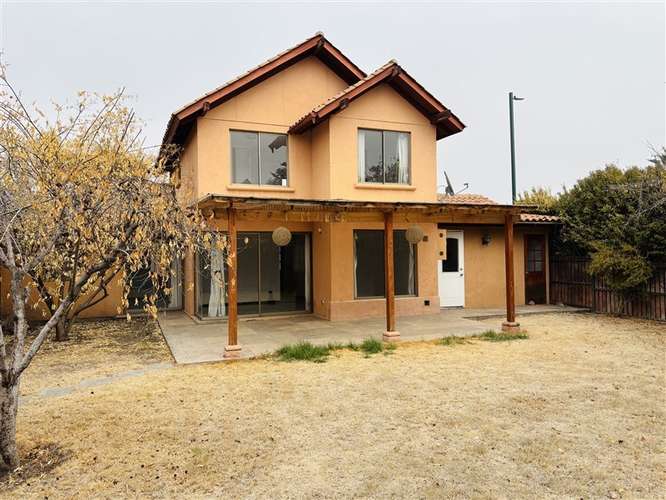 Casa en venta de 4 dorm. en Colina