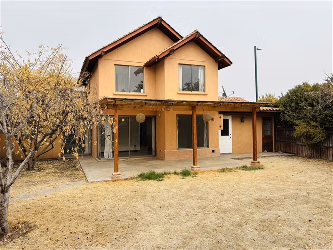 Casa en venta de 4 dorm. en Colina