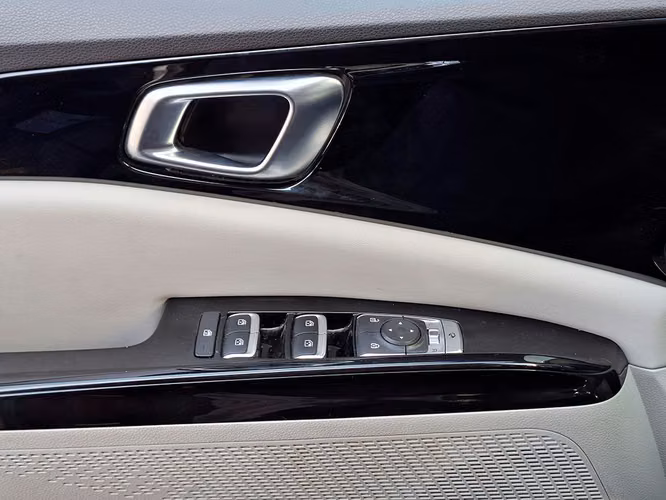 KIA CARNIVAL 2023