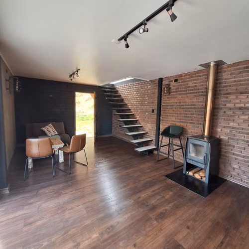 SE VENDE PARCELA  8500 m2 CON CASA DE DISEÑO  UNICO