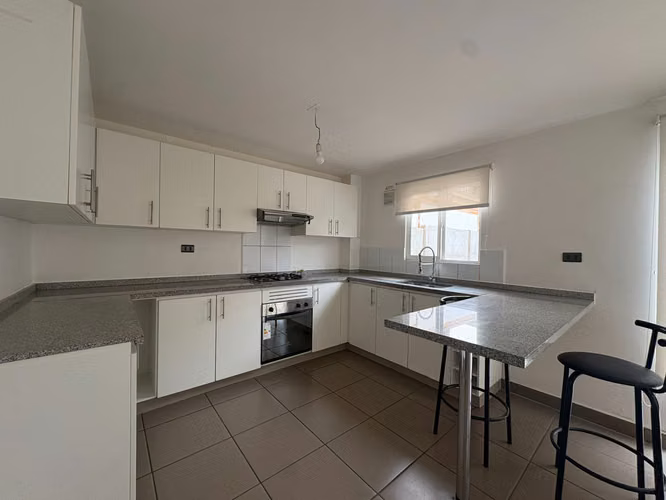 Casa 3D+3B+Estacionamiento y Patio  , Quillicura / Valle lo Campino
