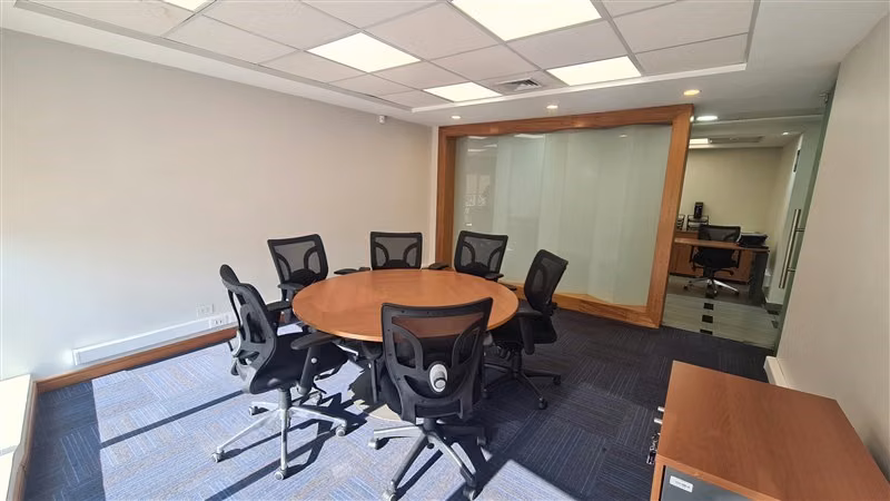 Oficina Arriendo Las Condes 85 m2 Amoblada moderna E Militar