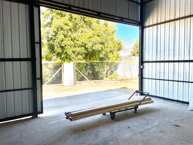 Bodega en arriendo en La Cruz, ideal para empresas.