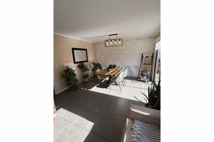 Hogar ideal en colina: encanto y comodidad