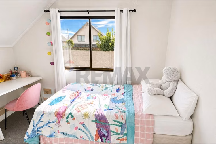 Hogar ideal en colina: encanto y comodidad