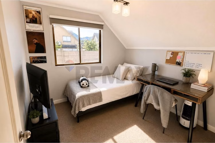 Hogar ideal en colina: encanto y comodidad