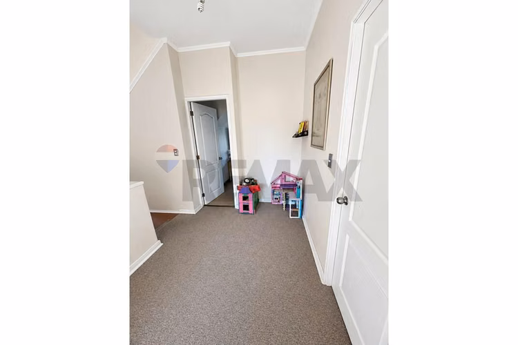 Hogar ideal en colina: encanto y comodidad