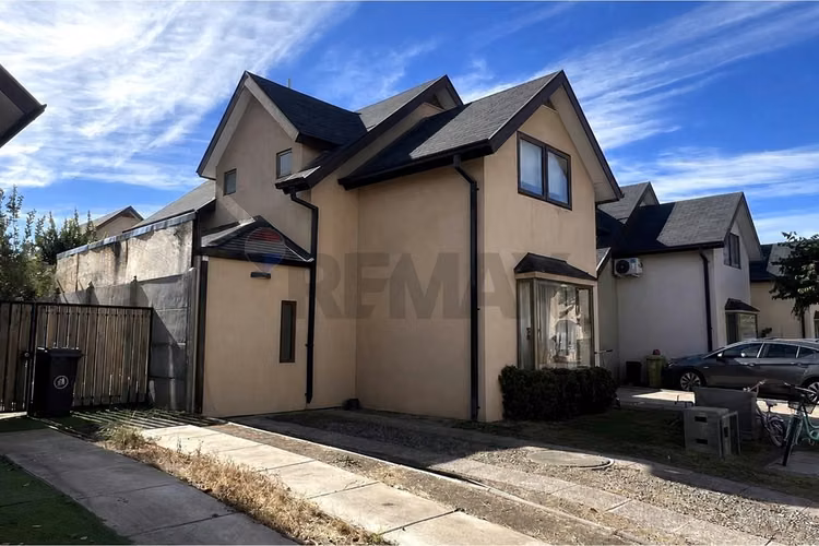 Hogar ideal en colina: encanto y comodidad