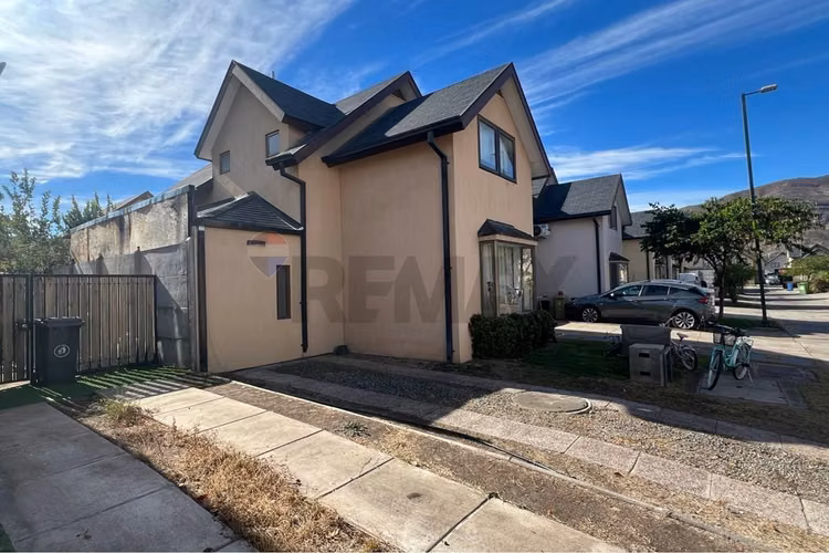 Hogar ideal en colina: encanto y comodidad