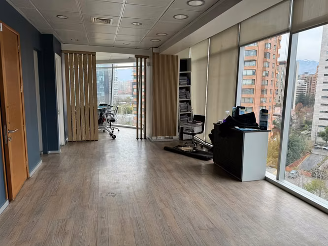 OFICINA Oficina en mejor sector de negocios de Las Condes