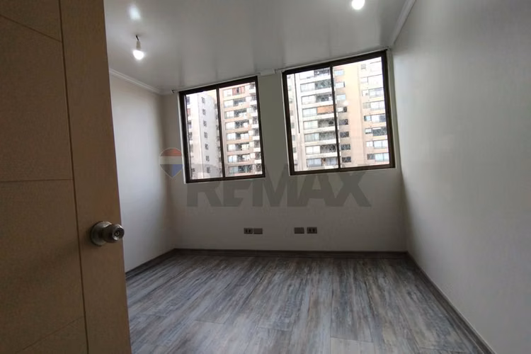 Vendo bello depto 2d 2b est metro sta ana
