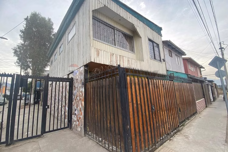 Casa a la venta en centro de lampa. 2d y 3b.