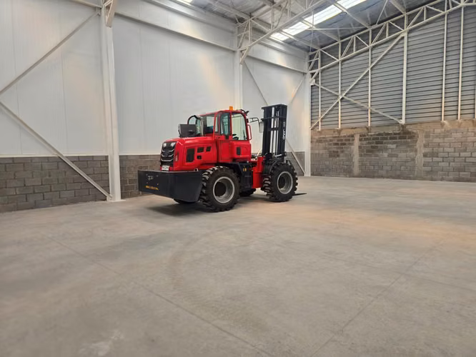 GRÚA HORQUILLA JAC H50 – AÑO 2024 – SOLO 85 HORAS DE USO