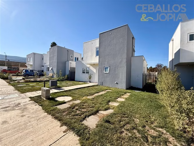 Casa en venta de 3 dorm. en Limache