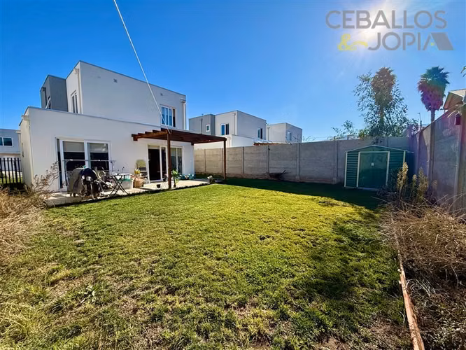 Casa en venta de 3 dorm. en Limache