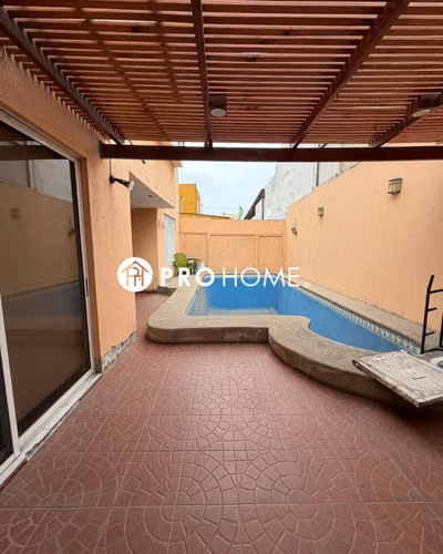 Amplia casa esquina de 4D 3B, ideal para Inversión!