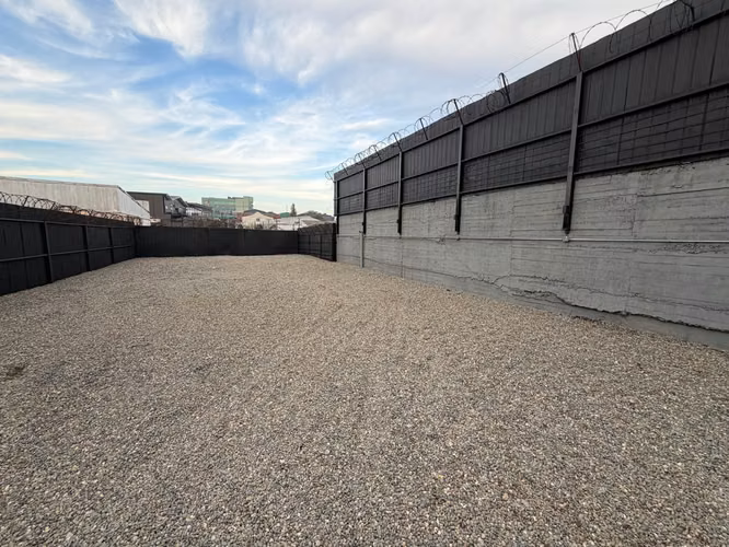 ARRIENDO LOCAL COMERCIAL/OFICINA CENTRAL CON ESTACIONAMIENTO