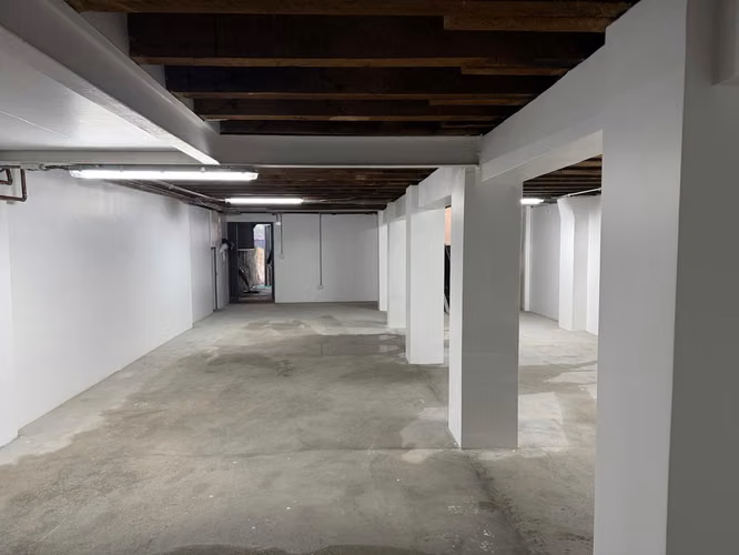 ARRIENDO LOCAL COMERCIAL/OFICINA CENTRAL CON ESTACIONAMIENTO