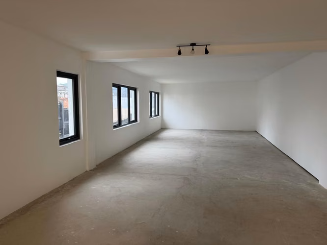 ARRIENDO LOCAL COMERCIAL/OFICINA CENTRAL CON ESTACIONAMIENTO