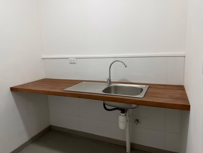 ARRIENDO LOCAL COMERCIAL/OFICINA CENTRAL CON ESTACIONAMIENTO