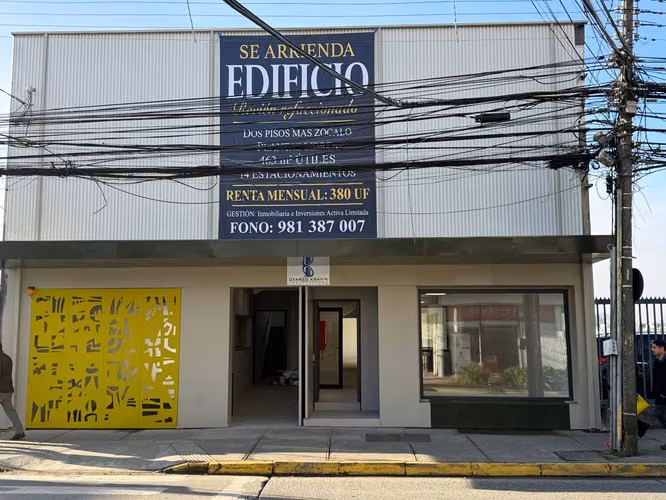 ARRIENDO LOCAL COMERCIAL/OFICINA CENTRAL CON ESTACIONAMIENTO
