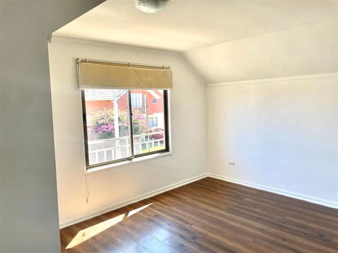 Casa en arriendo, de 4 dormitorios y 3 baños, en La Cruz