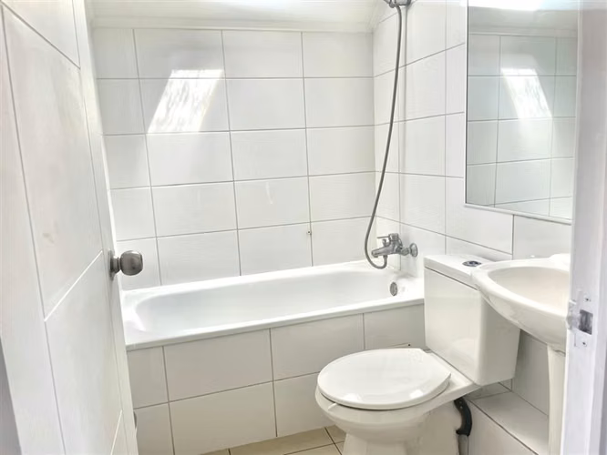 Casa en arriendo, de 4 dormitorios y 3 baños, en La Cruz