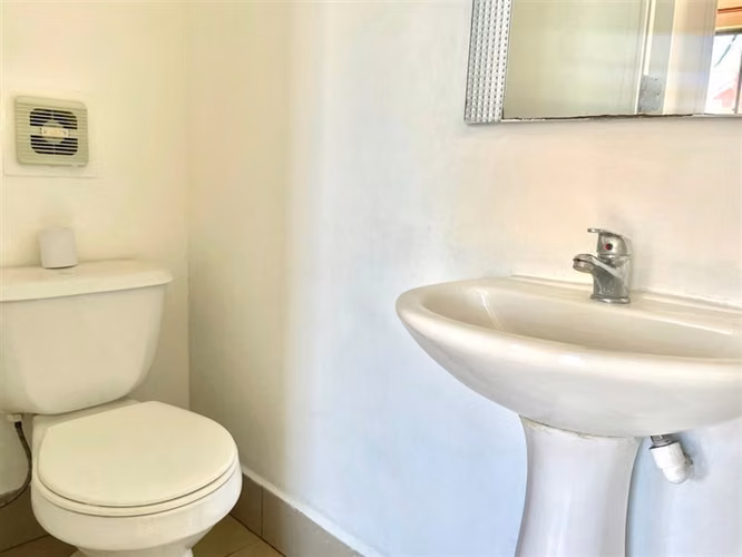 Casa en arriendo, de 4 dormitorios y 3 baños, en La Cruz