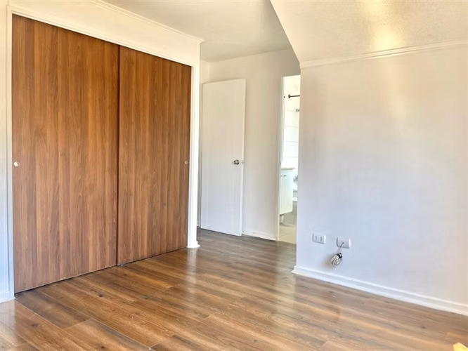 Casa en arriendo, de 4 dormitorios y 3 baños, en La Cruz