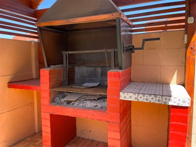 Casa en arriendo, de 4 dormitorios y 3 baños, en La Cruz