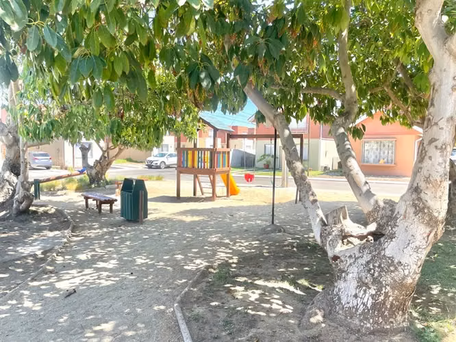 Casa en arriendo, de 4 dormitorios y 3 baños, en La Cruz