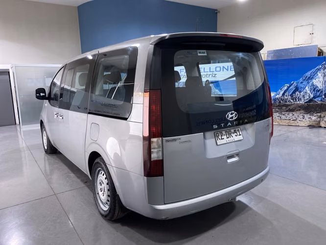STARIA 2.2 RZDR51-SANTIAGO