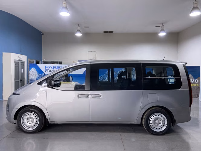 STARIA 2.2 RZDR51-SANTIAGO