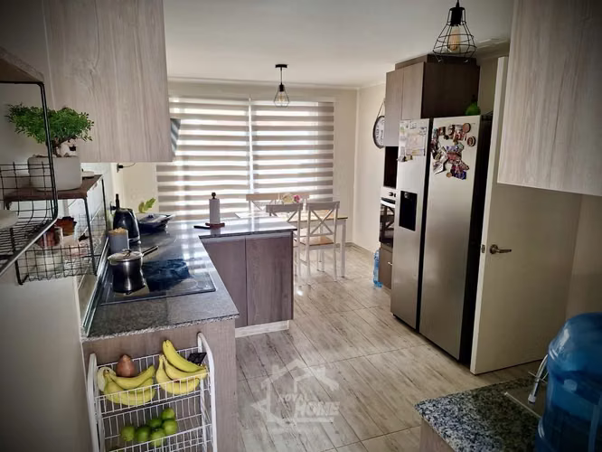 Oportunidad en Costa Laguna: casa 3D/3B con quincho y 4 estacionamientos