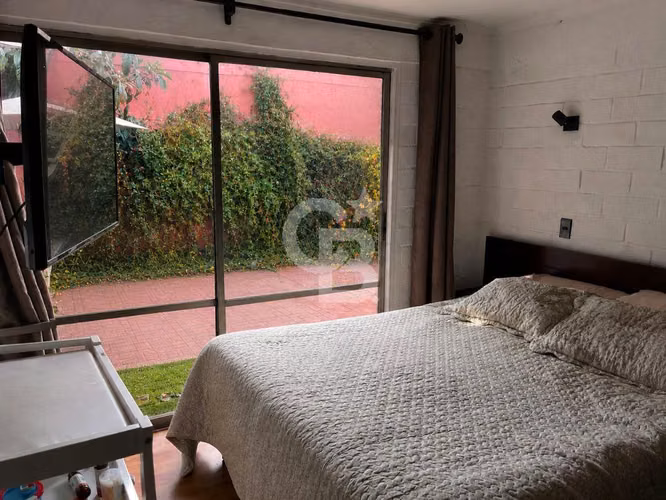 Casa en Vitacura con gran potencial para remodelación