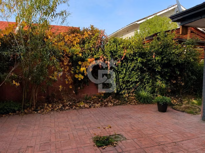 Casa en Vitacura con gran potencial para remodelación