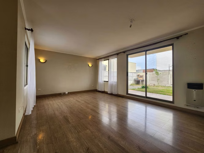 Amplia casa 3 dormitorios, 3 baños (171493)