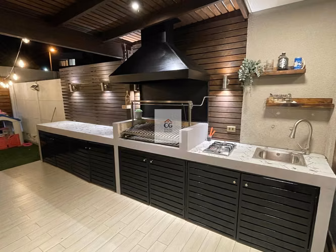 En Venta Townhouse Estilo Mediterráneo en Quebrada de Macul – Peñalolén  UF 7.890