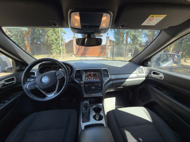 Grand Cherokee Laredo 2019 UNICO DUEÑO