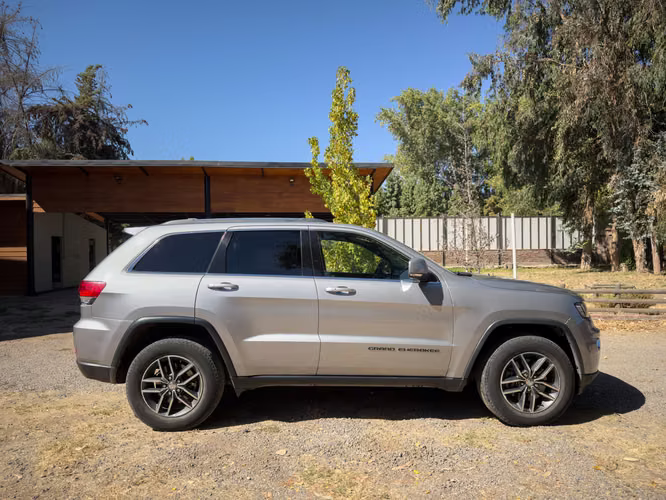Grand Cherokee Laredo 2019 UNICO DUEÑO