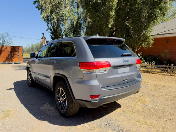 Grand Cherokee Laredo 2019 UNICO DUEÑO