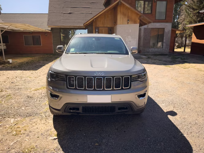 Grand Cherokee Laredo 2019 UNICO DUEÑO
