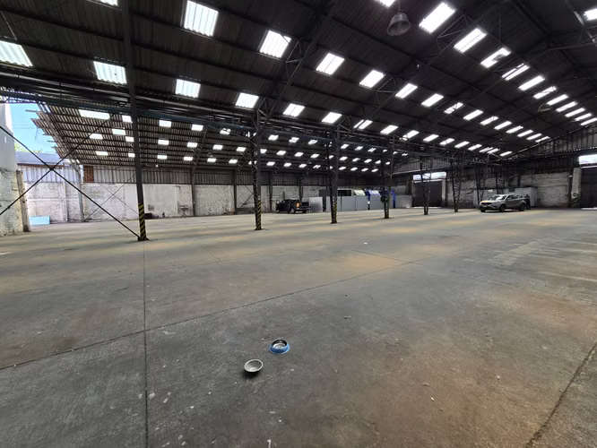 BODEGA 2450 m2 - 400 m2 OFICINAS, TERRENO 2500 m2, CALLE CONSTANTINO, ESTACIÓN CENTRAL
