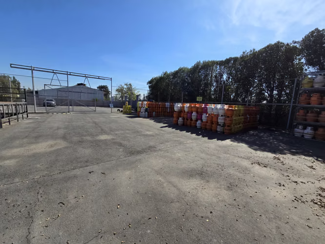 CALERA DE TANGO: ARRIENDO 5.000 M2, CON PATIO ASFALTADO, 300 M2 OFIC. Y CASA CUIDADOR
