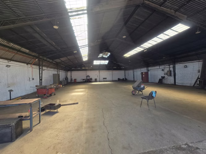 QUINTA NORMAL: INDUSTRIAL 1.150 m2 CON OFICINAS: CERCA AUTOPISTA CENTRAL