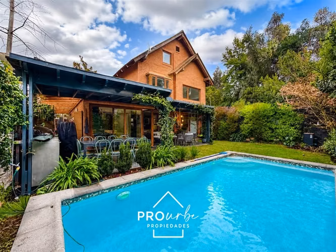 Preciosa, cómoda y segura 189 en 330. 5D y 5B en condominio.
