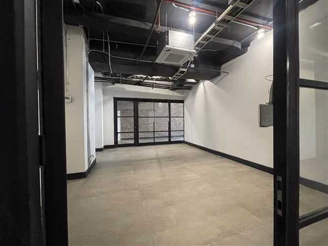 Oficina El Golf Impecable Remodelada arriendo en Las Condes - Imagen 6