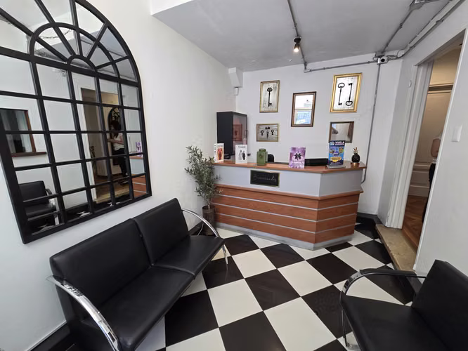 PROVIDENCIA: HOTEL 100% OPERATIVO, CON PATENTE, A 3 CUADRAS DE PLAZA ITALIA